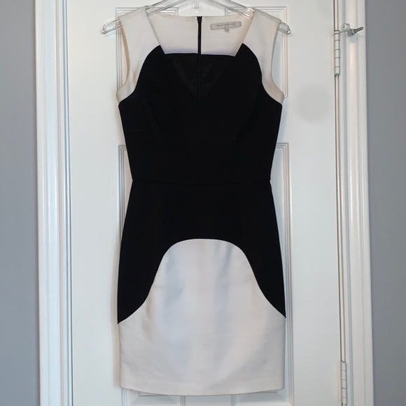 Gorgeous Black Halo Dress. - Picture 1 of 3